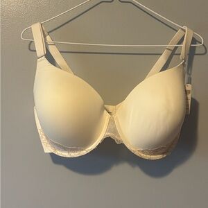 NWT Soma Memorable  Bra 38DDD Ivory
Classic bra. Lace accents.